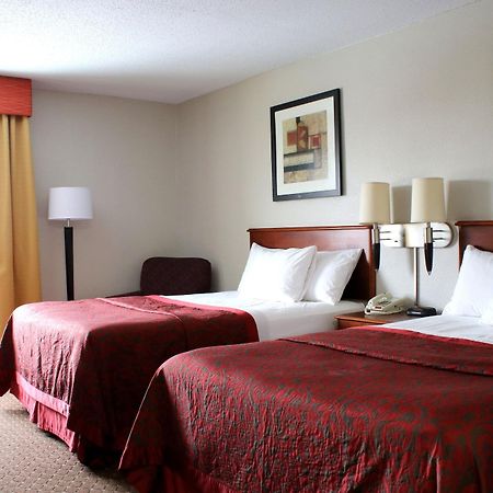 Days Inn & Suites By Wyndham Bloomington/Normal Il Екстер'єр фото