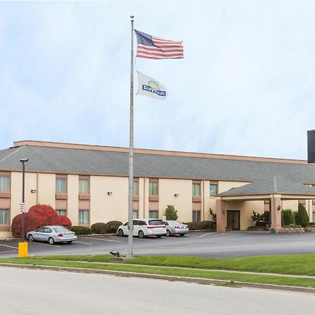 Days Inn & Suites By Wyndham Bloomington/Normal Il Екстер'єр фото
