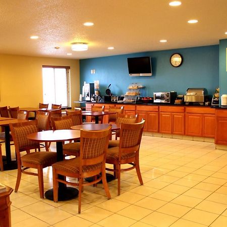 Days Inn & Suites By Wyndham Bloomington/Normal Il Екстер'єр фото