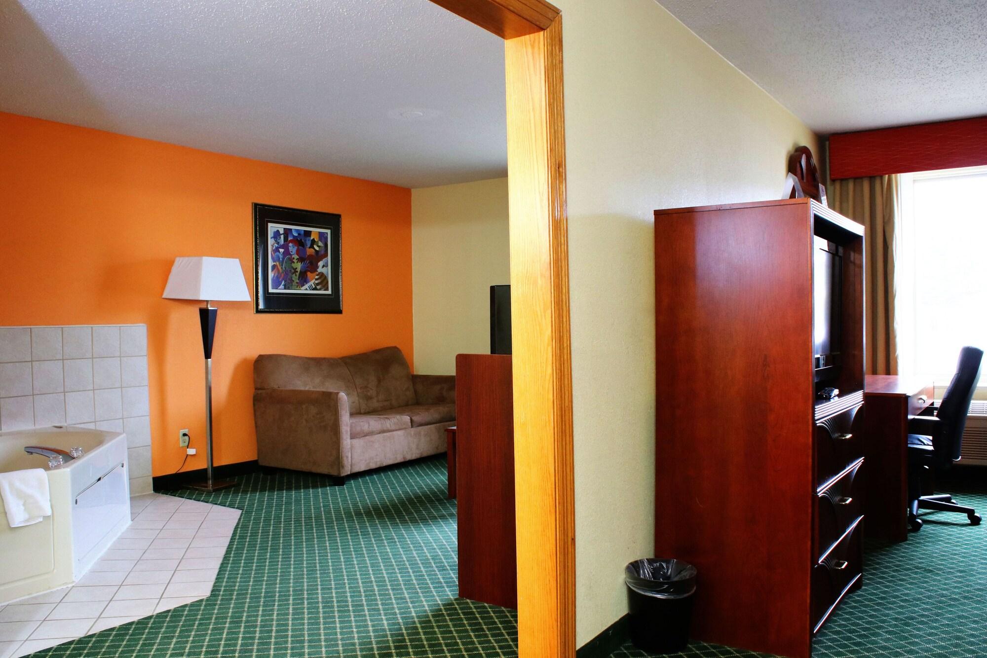 Days Inn & Suites By Wyndham Bloomington/Normal Il Екстер'єр фото