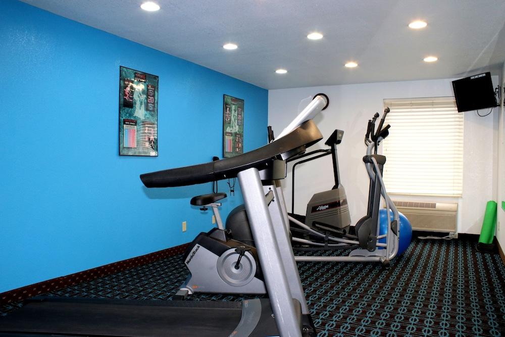 Days Inn & Suites By Wyndham Bloomington/Normal Il Екстер'єр фото