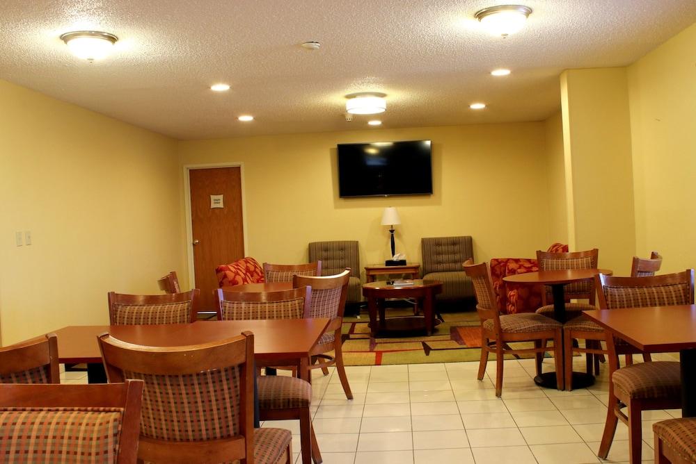 Days Inn & Suites By Wyndham Bloomington/Normal Il Екстер'єр фото