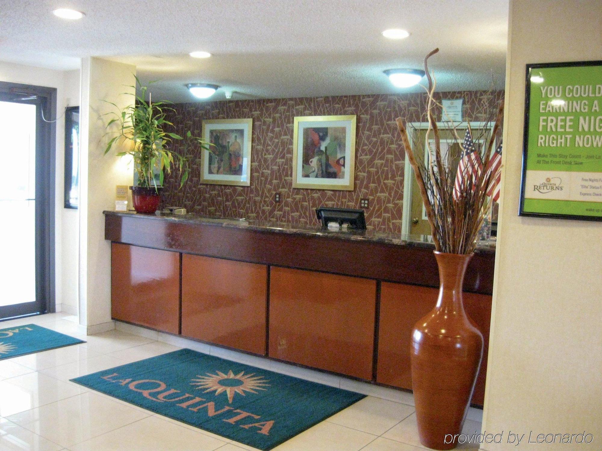 Days Inn & Suites By Wyndham Bloomington/Normal Il Екстер'єр фото