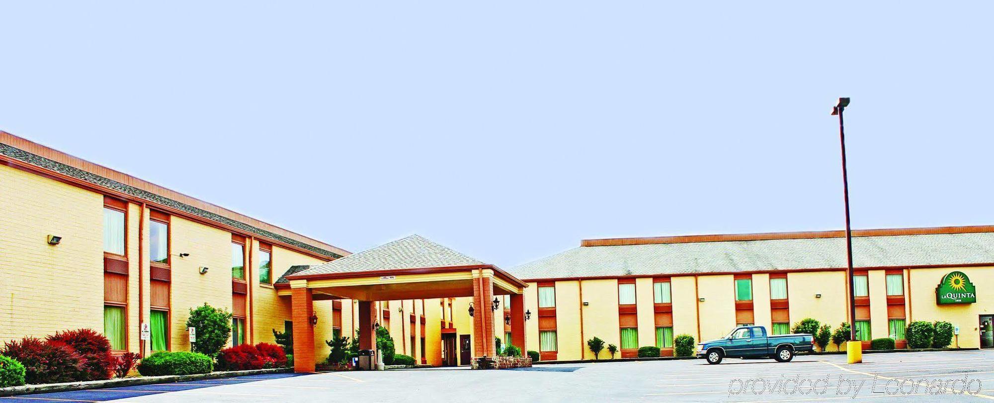 Days Inn & Suites By Wyndham Bloomington/Normal Il Екстер'єр фото