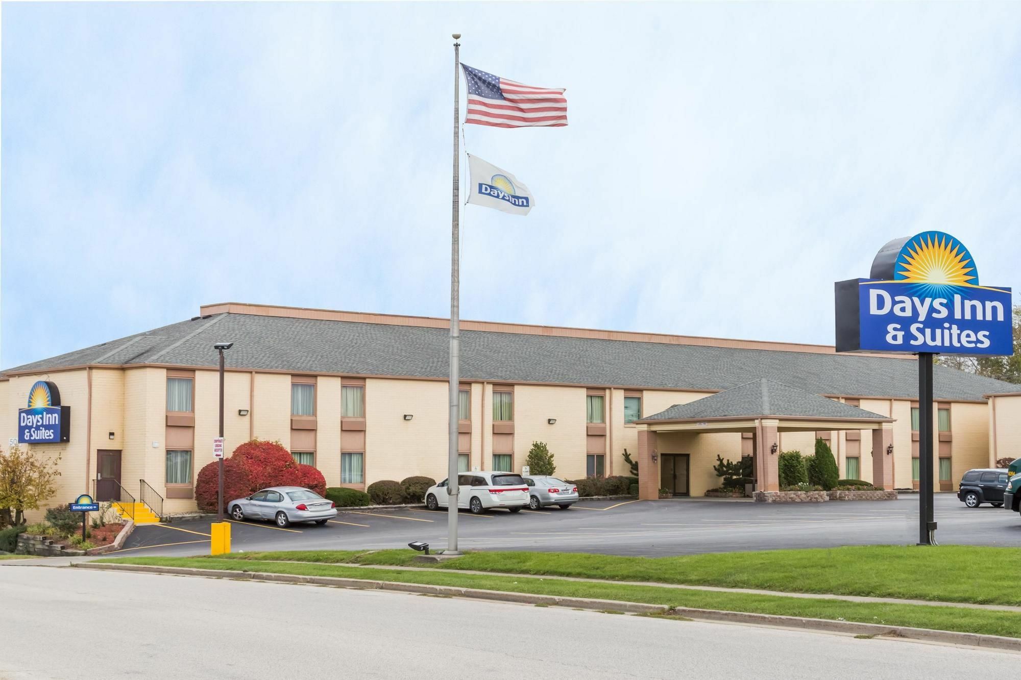 Days Inn & Suites By Wyndham Bloomington/Normal Il Екстер'єр фото