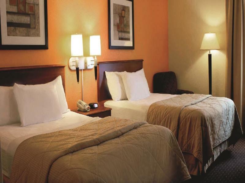 Days Inn & Suites By Wyndham Bloomington/Normal Il Екстер'єр фото